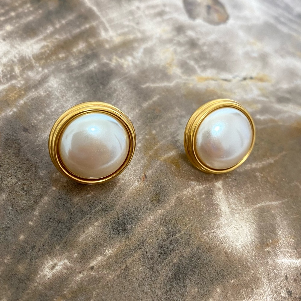 Vintage Monet Signed Faux Pearl Gold Tone Old Money Earrings 80s/90s